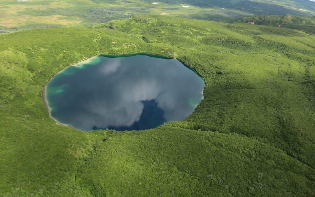 Crater Savonoski: Misteriosul, perfect rotund din Alaska, pe care oamenii de știință nu îl pot explica