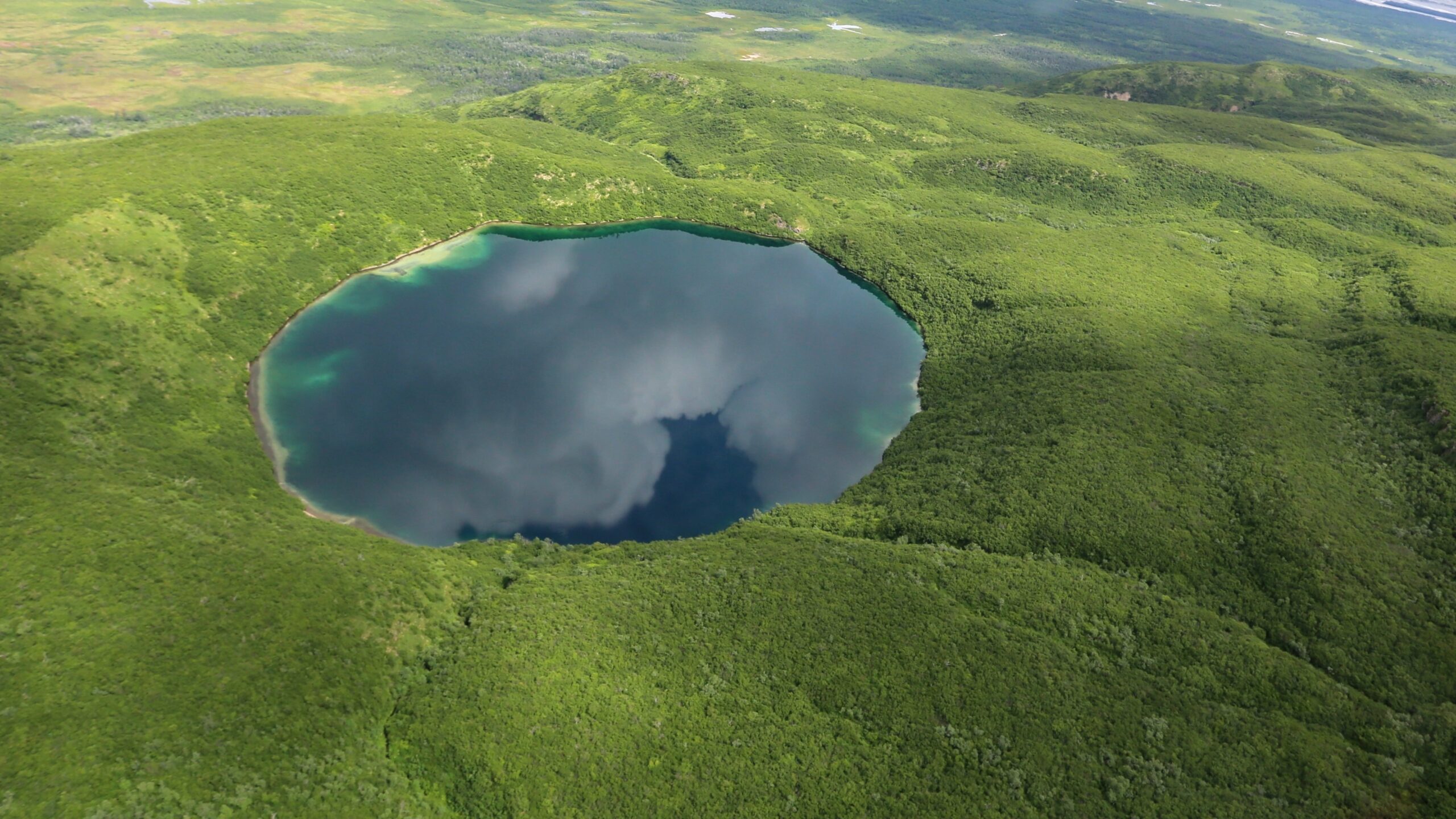 crater-savonoski:-misteriosul,-perfect-rotund-din-alaska,-pe-care-oamenii-de-stiinta-nu-il-pot-explica