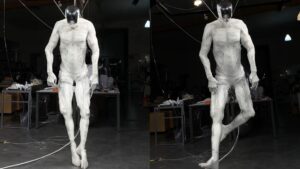 robotul-umanoid-„protoclone”-se-arunca-in-actiune-in-timp-ce-atarna-de-tavan-in-video-viral