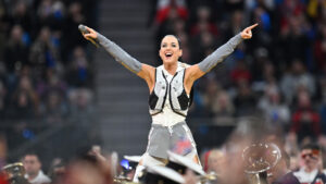 katy-perry-se-va-lansa-in-spatiu-cu-echipaj-istoric-pentru-toate-femeile-pe-blue-origin-rocket