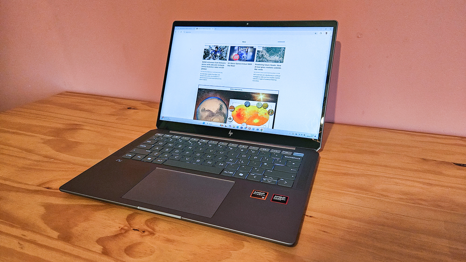 recenzie-hp-omnibook-ultra-14:-o-centrala-windows-a-lasat-jos-pe-ecranul-sau