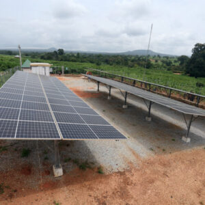 pentru-clima-si-mijloace-de-trai,-africa-pariaza-mare-pe-mini-gride-solare
