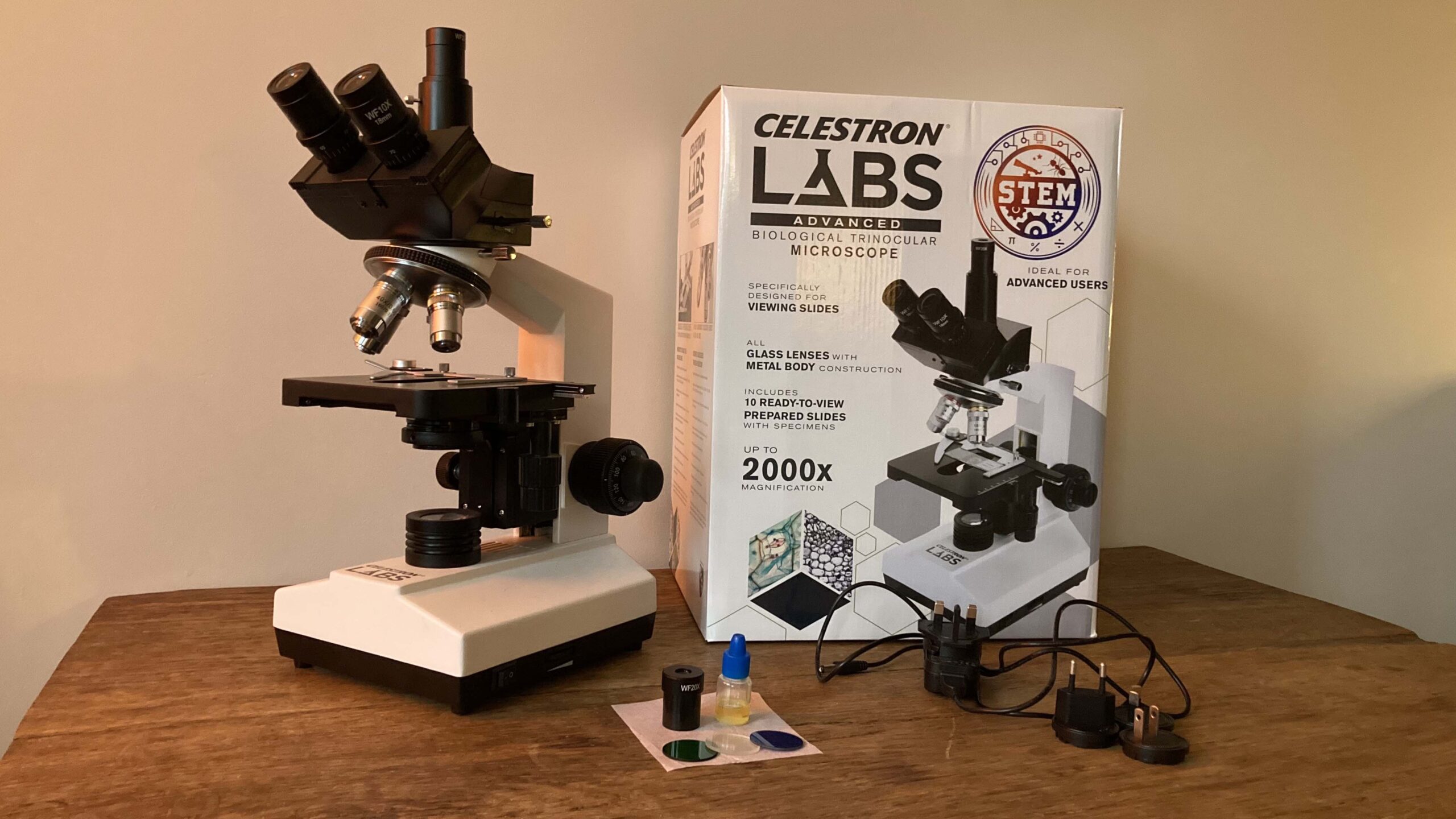 celestron-labs-cb2000c-revizuirea-microscopului-trinocular-biologic-avansat