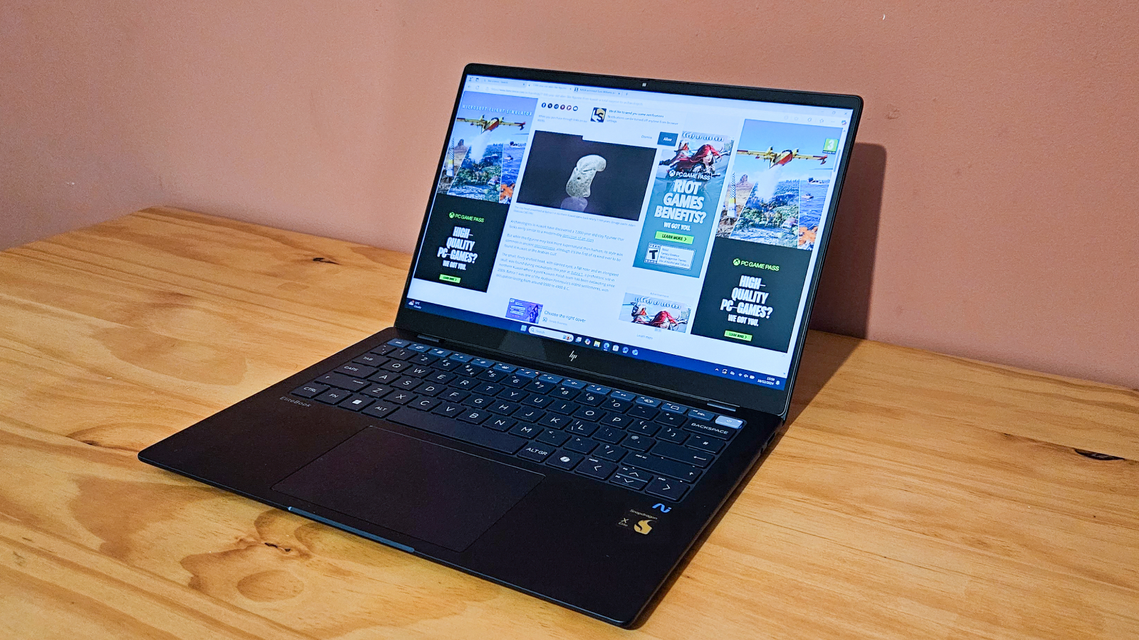 recenzie-hp-elitebook-ultra-14-g1q:-fantastic-in-orice-mod,-in-afara-de-ecranul-sau-neplacut