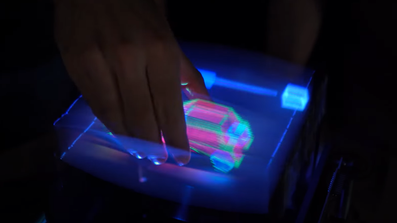 intr-o-prima,-hologramele-3d-descoperite-pot-fi-atinse,-apucate-si-infundate