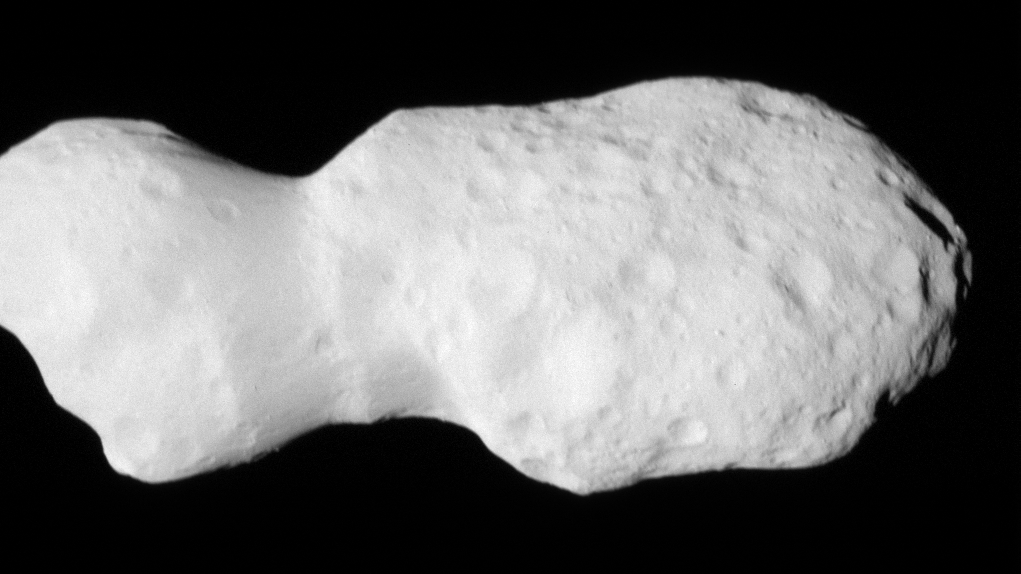 nava-spatiala-lucy-a-nasa-scoate-la-prima-apropiere-a-asteroidului-ciudat-in-forma-de-arahide