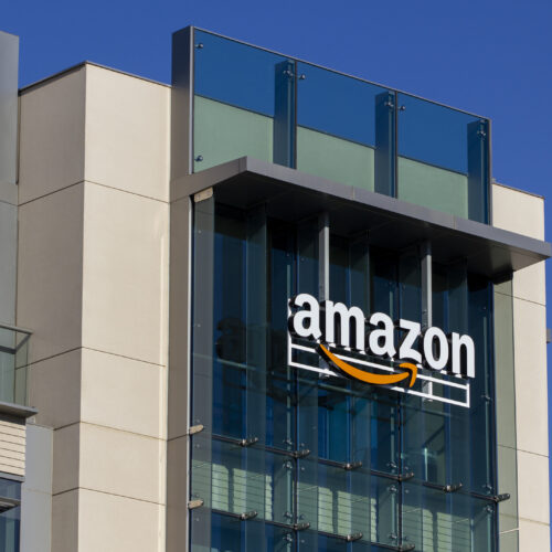 Trump Admin se scurge ca Amazon consideră afișarea costurilor tarifare pe site -urile sale