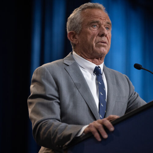 RFK Jr. respinge piatra de temelie a științei sănătății: teoria germenilor