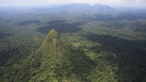el-cono:-misteriosul-„piramida”-ascuns-adanc-in-padurea-tropicala-amazon