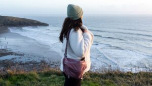 peak-design-7l-bag-sling-sling:-ideal-pentru-aventuri-in-aer-liber
