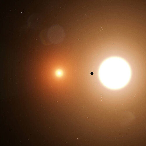Datele noi confirmă: Există într -adevăr o planetă stoarsă între două stele