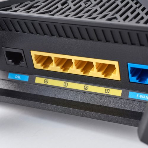 Mii de routere Asus sunt lovite de spate furioase, persistente