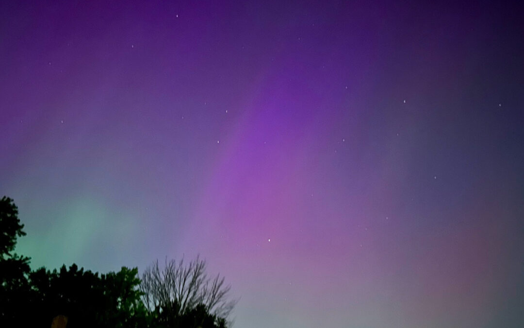 Furtuna geomagnetică puternică de Ziua Mamei a creat bule care perturbă radio în atmosfera superioară a Pământului