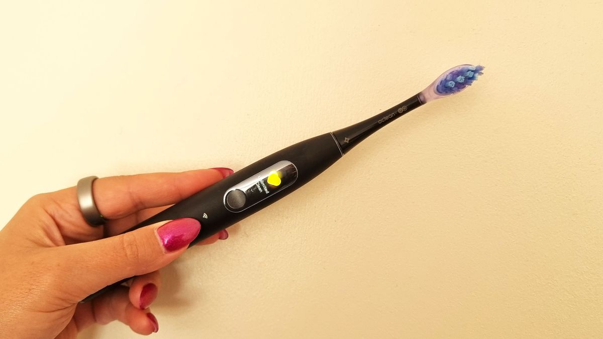 oclean-x-ultra-s-review:-prima-periuta-de-dinti-electrica-vorbitoare