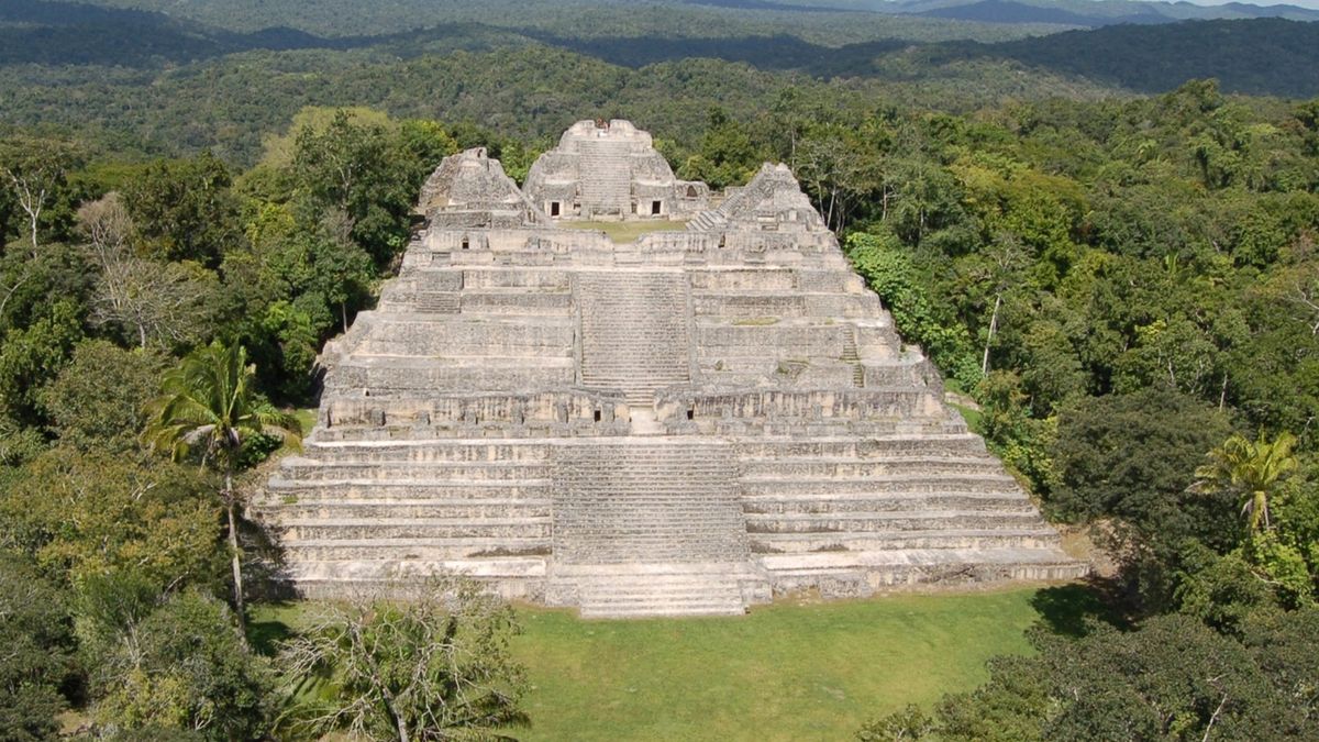 mormantul-in-varsta-de-1.600-de-ani-al-primului-conducator-al-maya-city-a-fost-dezgropat-in-belize
