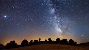 perseidele-vin-–-iata-cum-sa-urmaresti-gloriosul-dus-de-meteoriti-inainte-ca-luna-sa-strice-spectacolul