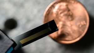 laserul-de-dimensiuni-de-penny-ar-putea-ajuta-masinile-fara-sofer-sa-vada-lumea-mult-mai-clara