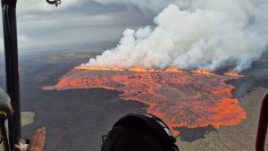 lava-izbucneste-din-fisura-gigantica-in-islanda-in-urma-roiului-de-cutremur-–-iar-fotografiile-sunt-epice