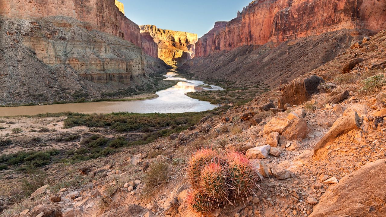 impactul-gigant-al-meteorilor-ar-fi-putut-declansa-alunecare-masiva-de-grand-canyon-massive-acum-56.000-de-ani