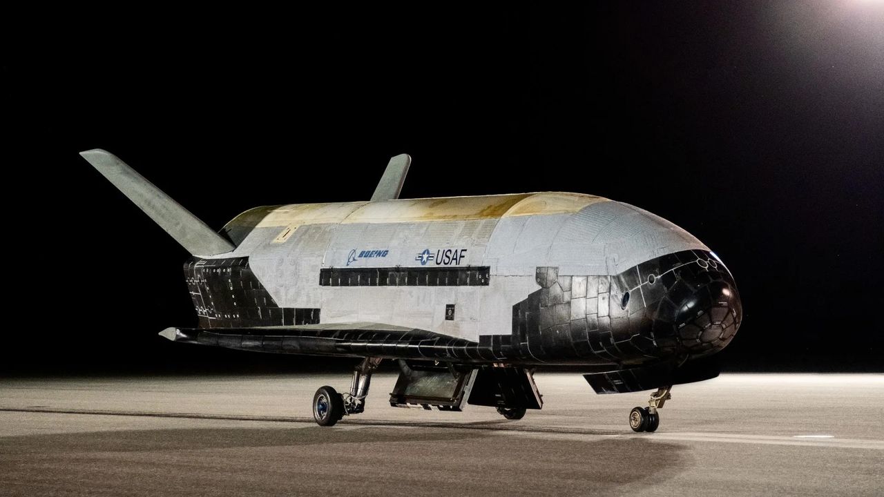 „one-big-big-big-bill”-ne-ofera-forta-spatiala-1-miliard-de-dolari-pentru-avionul-spatial-x-37b-secret