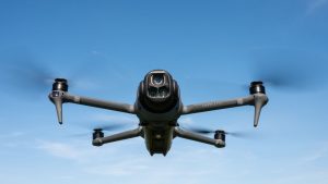 cele-mai-bune-drone-pentru-animale-salbatice-si-peisaje-din-2025-–-explorati-si-capturati-lumea-de-sus