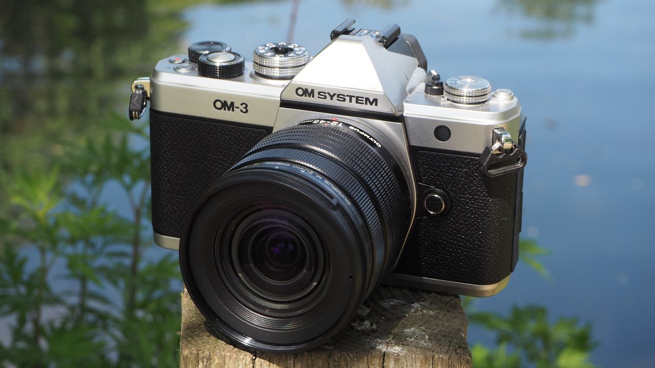 om-sistem-om-3-review-o-camera-foto-pentru-animale-salbatice-si-astrofotografi-deopotriva?