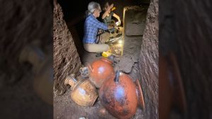 mormantul-etruscan-curat-descoperit-in-italia-contine-peste-100-de-artefacte-neatinse