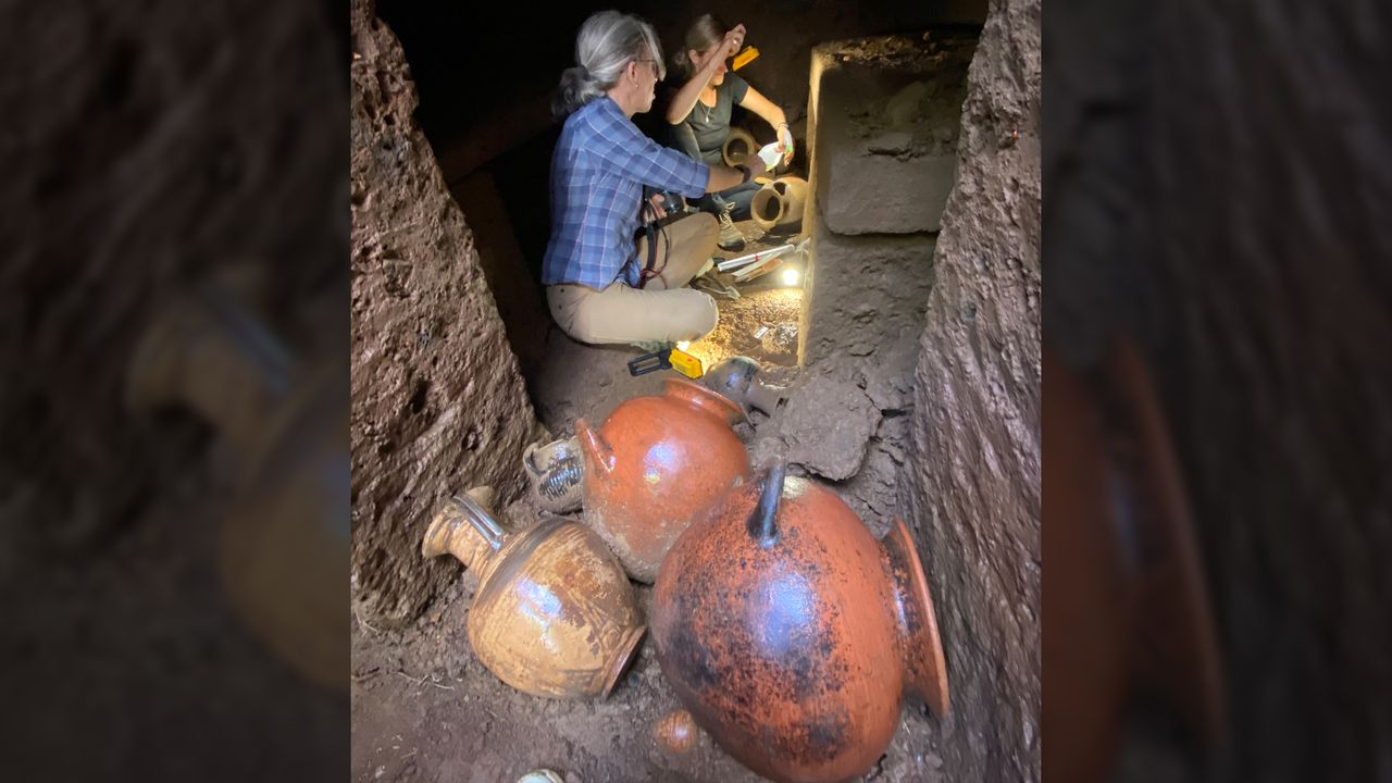 mormantul-etruscan-curat-descoperit-in-italia-contine-peste-100-de-artefacte-neatinse