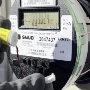 o-utilitate-electrica-raporteaza-cultivatorii-de-ghiveci-suspecti-la-politisti-eff-spune-ca-este-ilegal.