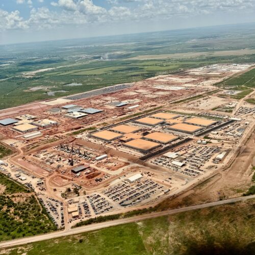 openai-si-partenerii-construiesc-un-centru-masiv-de-date-ai-in-texas