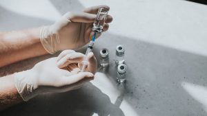 vaccinurile-experimentale-hiv-arata-promisiune-in-testul-de-siguranta-timpurie