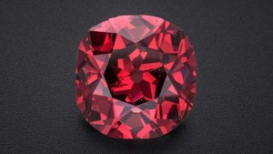 de-ce-diamantele-vin-in-culori-diferite?