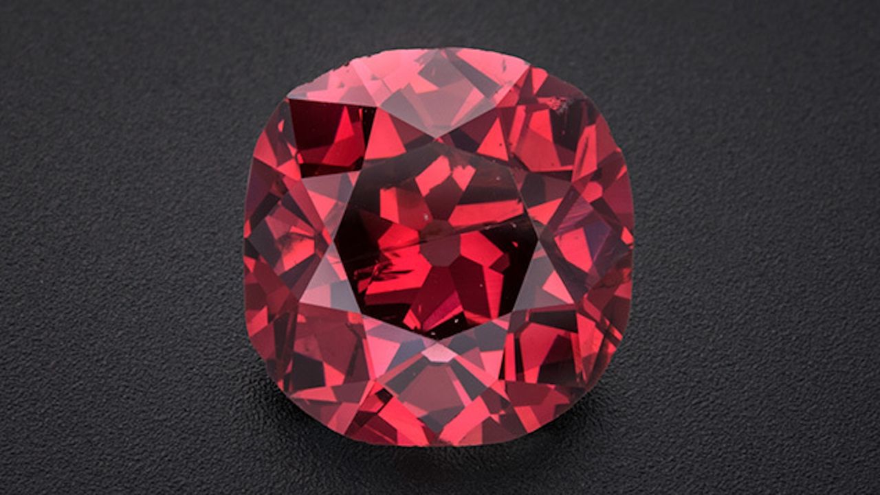 de-ce-diamantele-vin-in-culori-diferite?