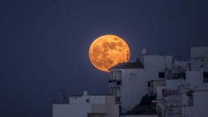 sturgeon-moon-2025:-ceea-ce-face-din-luna-plina-a-lui-august-o-aventura-speciala-de-2-nopti