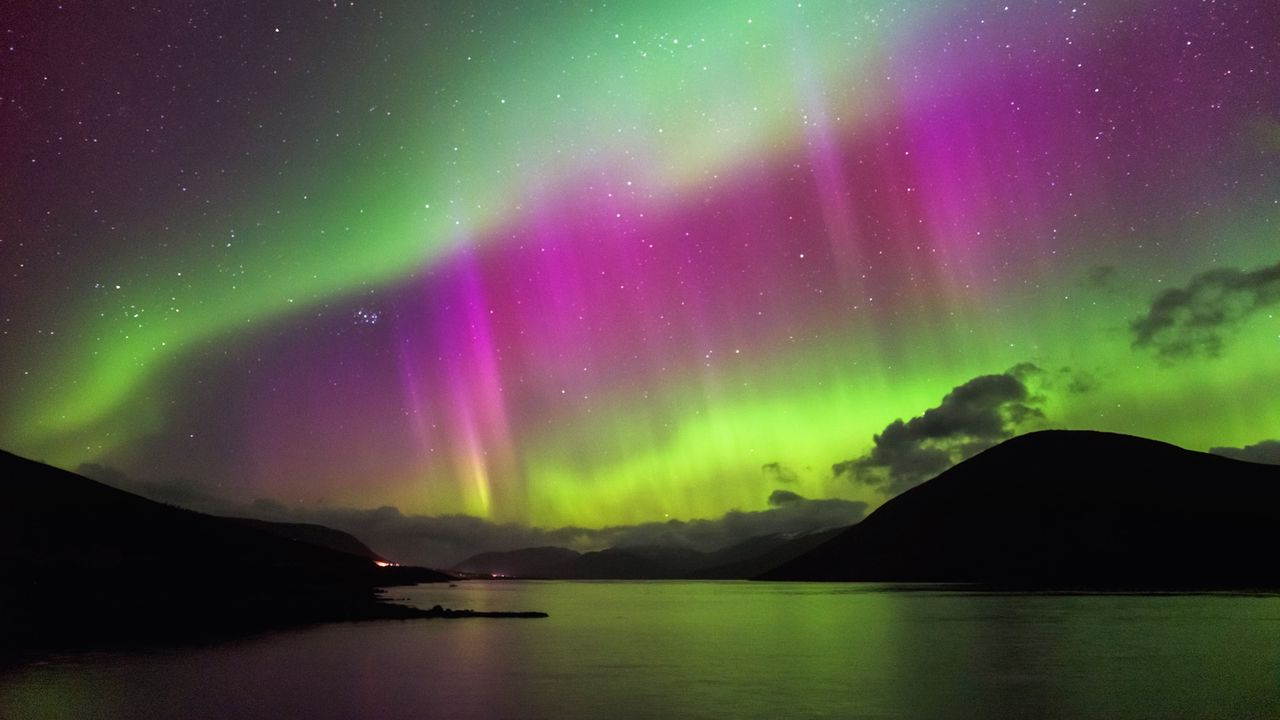 auroras-poate-fi-vizibil-din-18-state-in-acest-weekend-ca-butoaie-de-furtuna-solara-spre-pamant
