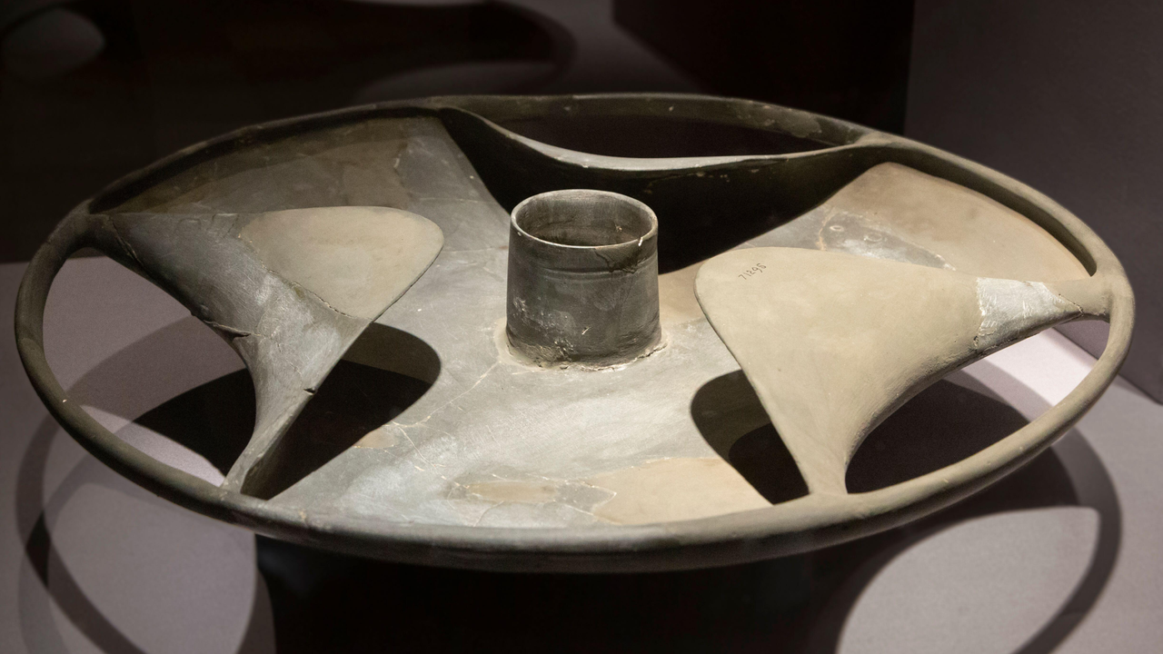 disc-sabu:-o-misterioasa-sculptura-de-piatra-egipteana-de-5.000-de-ani,-care-arata-ca-un-hubcap