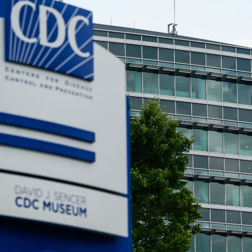 rfk-jr.-a-postat-poze-de-pescuit-in-timp-ce-cdc-a-reluat-de-la-impuscaturi-legate-de-vaccinul-dezinfo