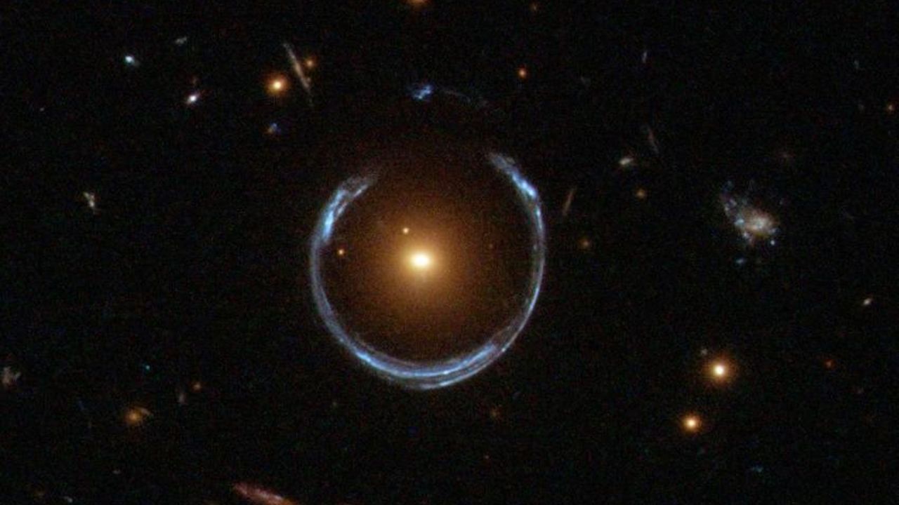 colossal-black-hole-de-36-miliarde-de-ori-masa-soarelui-nostru-este-una-dintre-cele-mai-mari-vazute-vreodata-in-univers