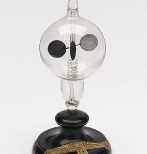 efectul-„fotoforez”-neinteles-ar-putea-sa-poata-fi-foi-de-metal-pentru-a-exosfera