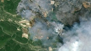 satelitii-urmaresc-cel-mai-mare-foc-salbatic-din-franta-in-75-de-ani-ard-o-suprafata-mai-mare-decat-parisul