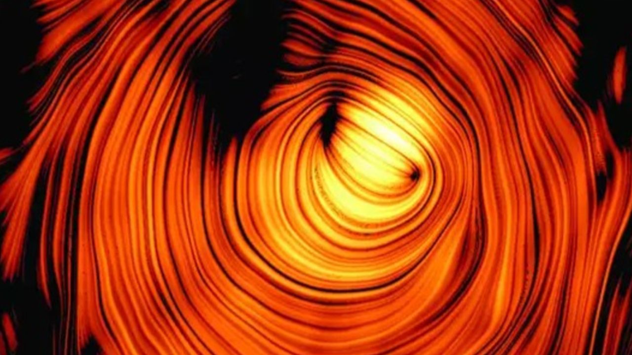giant,-cosmic-„ochiul-lui-sauron”-s-a-prins-privindu-ne-direct-la-noi-in-uimitoare-fotografie-de-15-ani-in-intervalul-de-timp