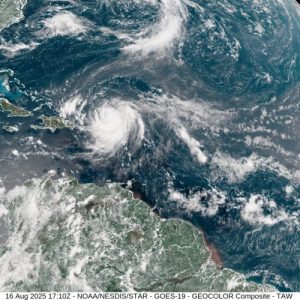 intensificarea-rapida-a-uraganului-erin-devine-furtuna-istorica-din-cauza-intaririi