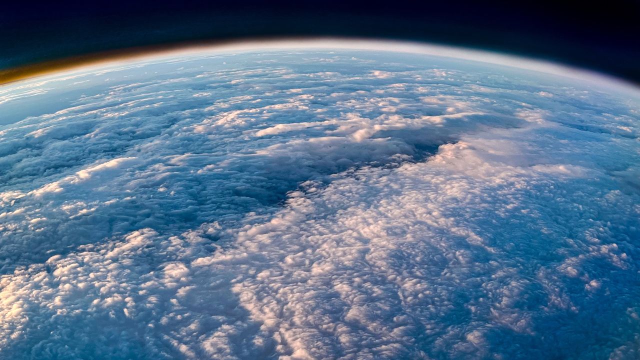 dispozitivele-minuscule-propulsate-de-lumina-soarelui-ar-putea-explora-o-regiune-misterioasa-a-atmosferei-pamantului