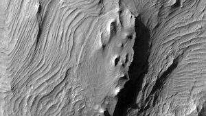 cel-mai-lung-canion-din-sistemul-solar-dezvaluie-noi-secrete-–-fotografie-spatiala-a-saptamanii