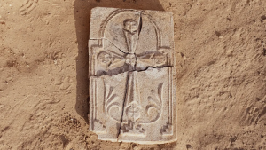 „nu-am-avut-niciodata-dovada-concreta”:-arheologii-descopera-crucea-crestina-in-abu-dhabi,-dovedind-ca-site-ul-vechi-de-1.400-de-ani-era-o-manastire