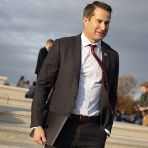 parlamentar:-cupola-de-aur-a-lui-trump-va-pune-capat-nebuniei-si-nu-este-un-lucru-bun
