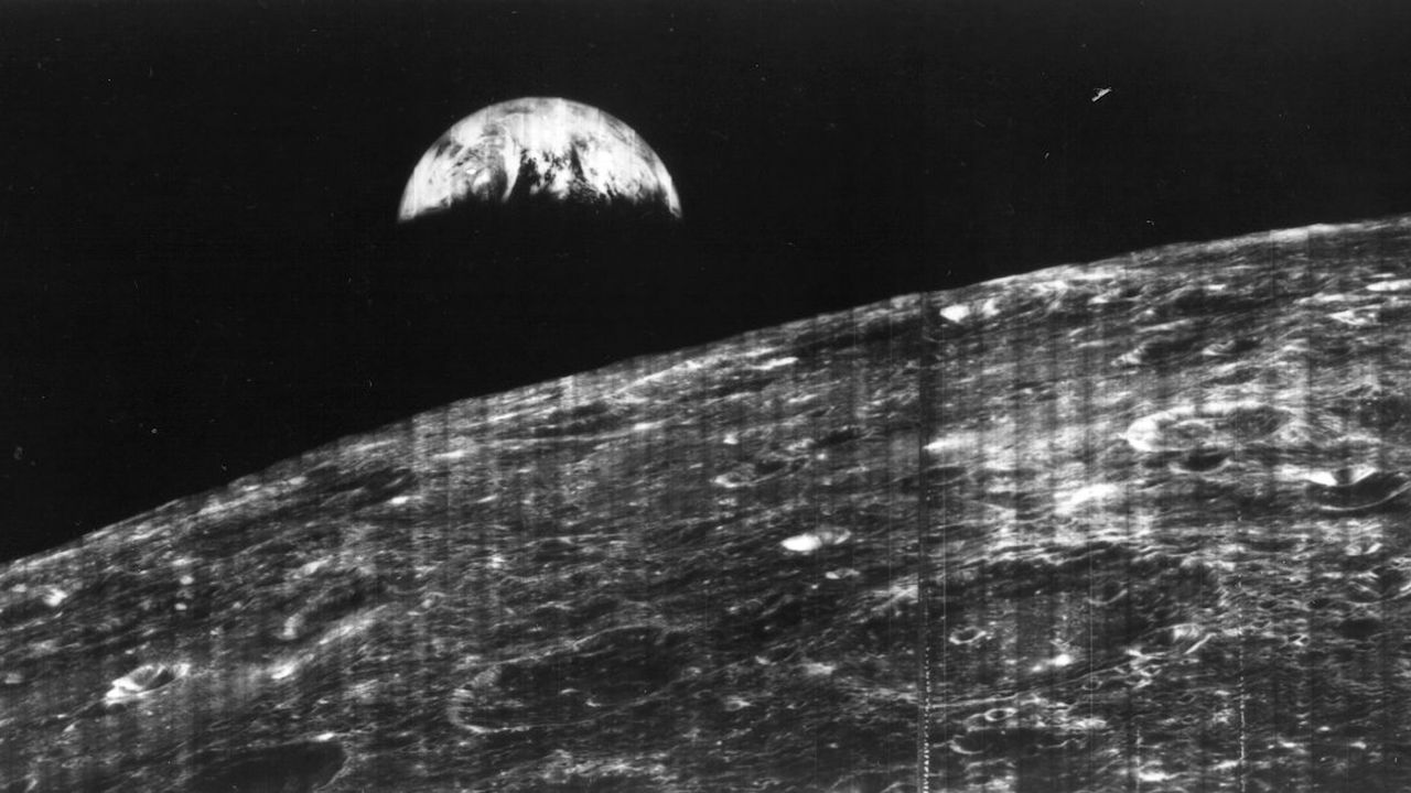 prima-viziune-din-lume-a-pamantului-de-pe-luna,-luata-acum-59-de-ani-–-fotografie-de-spatiu-a-saptamanii