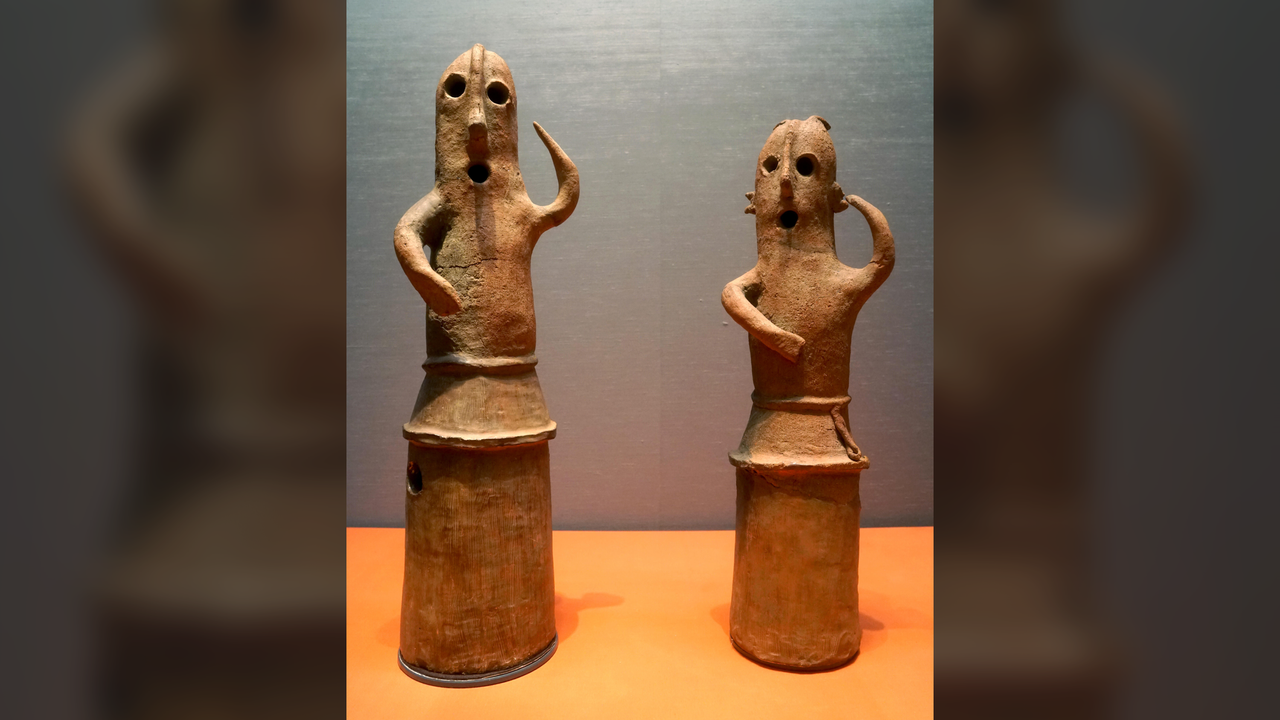 dansatori-haniwa:-figurine-fantomatice-in-varsta-de-1.500-de-ani-s-au-gandit-sa-tina-sufletele-mortilor