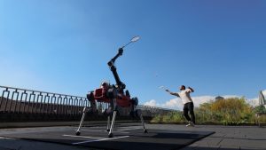 oamenii-de-stiinta-au-invatat-un-„caine-robot”-alimentat-cu-ai-cum-sa-joace-badminton-impotriva-oamenilor-si-este-de-fapt-foarte-bun