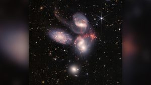 telescopul-james-webb-descopera-un-accident-de-5-galaxy-„exceptional-de-rara”-in-universul-early